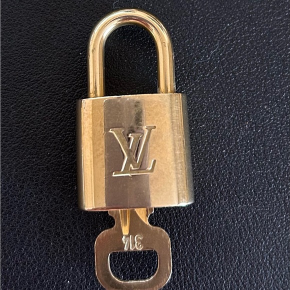 Louis Vuitton Lock & Key - choose your number - Picture 7 of 16